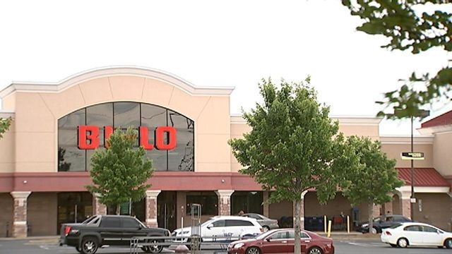 Man killed after meeting shooter in shopping center parking lot, police say - WSOC Charlotte