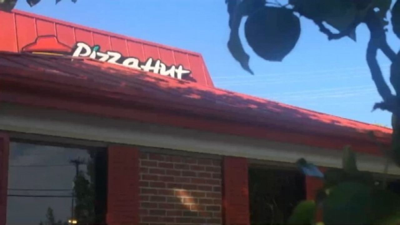 police trying to identify body found behind gastonia pizza hut wsoc tv pizza hut washington nc
