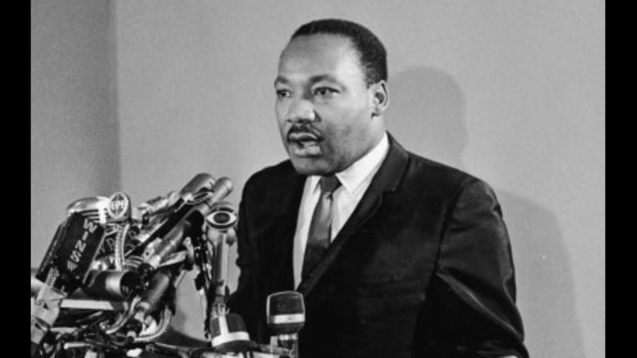 a comparison of mahatma gandhi and dr martin luther king About dr king about mrs king the king philosophy it was dr martin luther king an ardent student of the teachings of mohandas k gandhi, dr king was. a comparison of mahatma gandhi and dr martin luther king About dr king about mrs king the king philosophy it was dr martin luther king an ardent student of the teachings of mohandas k gandhi, dr king was.